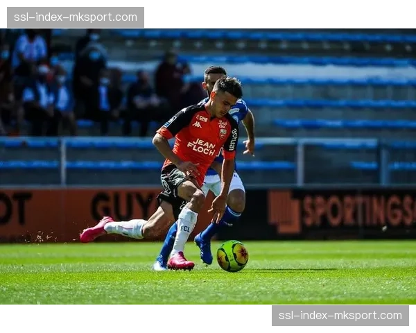 斯特拉斯堡连入两球逆转洛里昂，保级路上拿下关键胜利