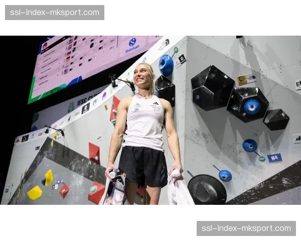 世界柔道大满贯巴黎站，法国本土选手在全场欢呼中夺得78公斤级冠军